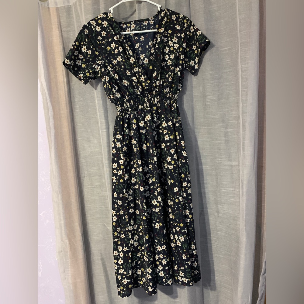 Size small, pretty floral lightweight dress